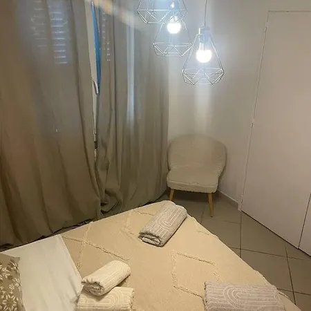 Appartement Proche Gare Tgv Nimes Exterior photo