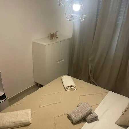 Appartement Proche Gare Tgv Nimes Exterior photo